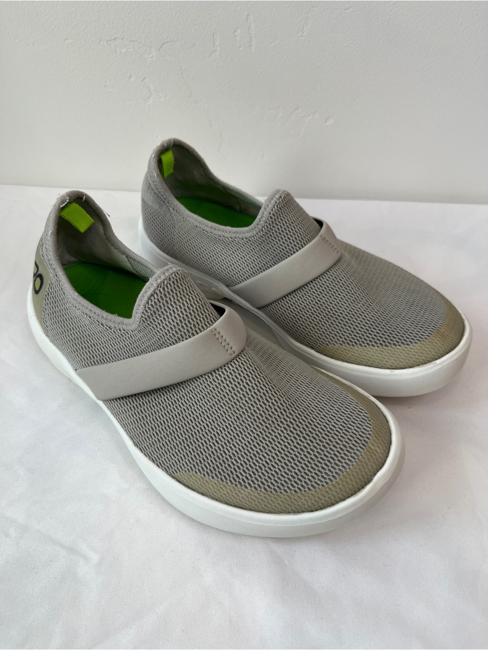 OOFOS OOmg eeZee Low Slate Gray Mesh Recovery Slip On Shoes Womens Size US 6